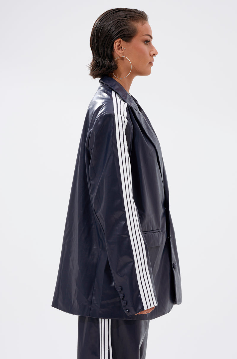DAYTIME LOVIN OVERSIZED BLAZER IN NAVY
