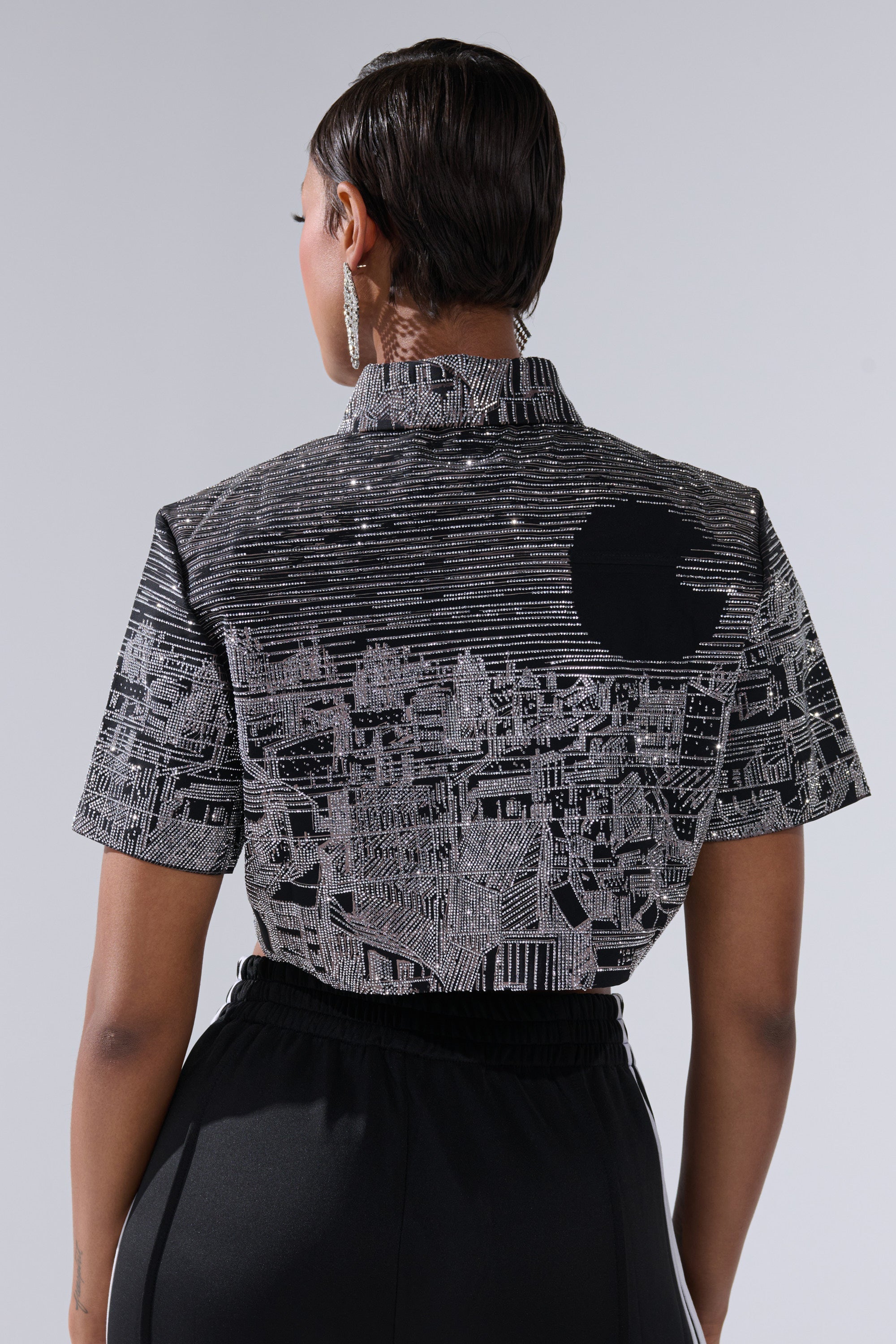 ALL AROUND THE WORLD BUTTON DOWN TOP IN BLACK